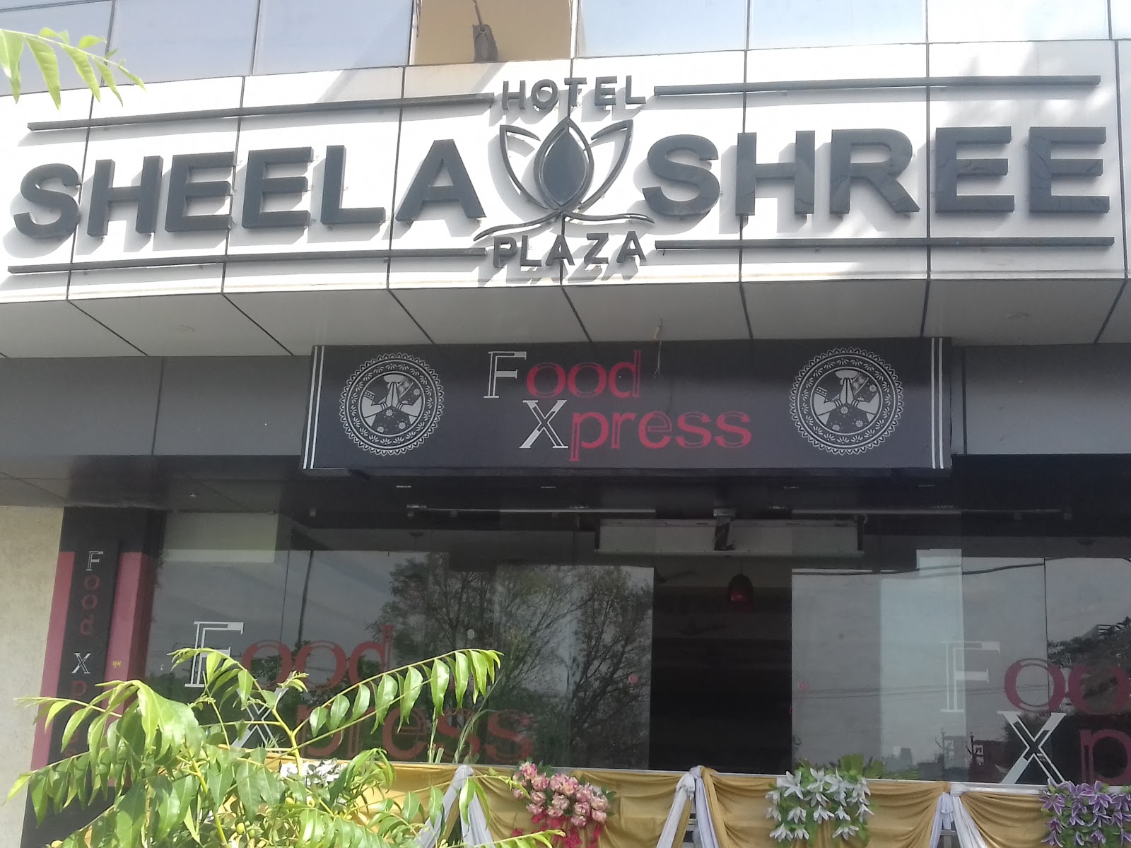 Hotel Sheela Shree Plaza signage