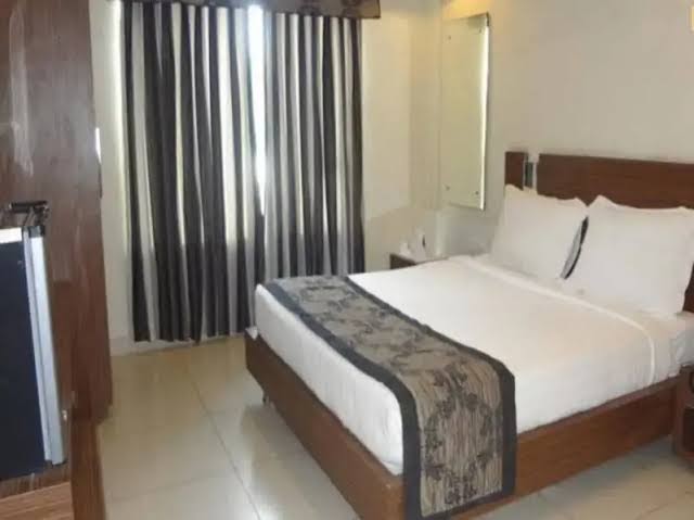 Grand Room with King Bed